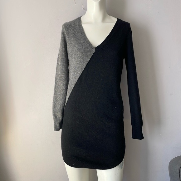 360 Cashmere Dress Sweater V-Neck
